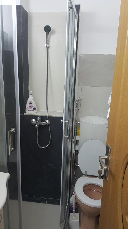 Lucky Apartment Питещ Екстериор снимка