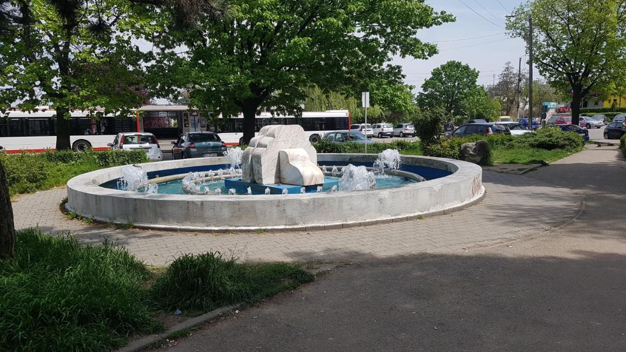 Lucky Apartment Питещ Екстериор снимка