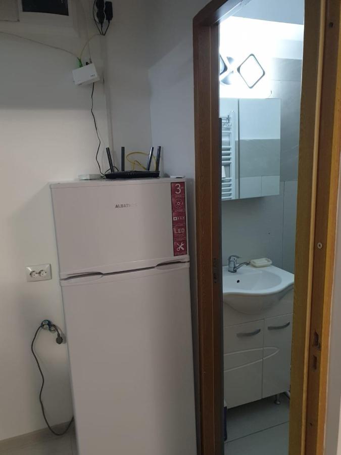 Lucky Apartment Питещ Екстериор снимка