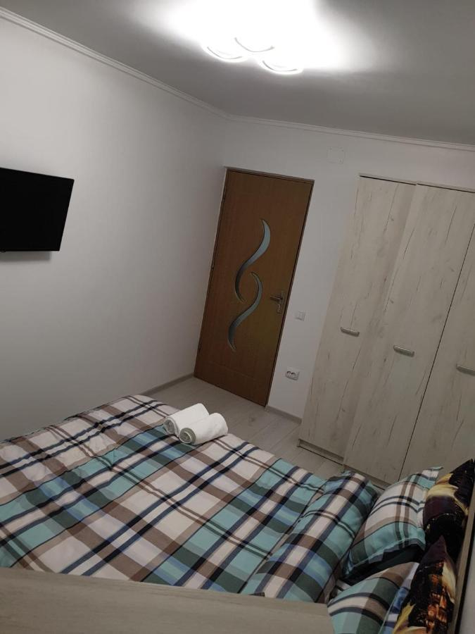 Lucky Apartment Питещ Екстериор снимка