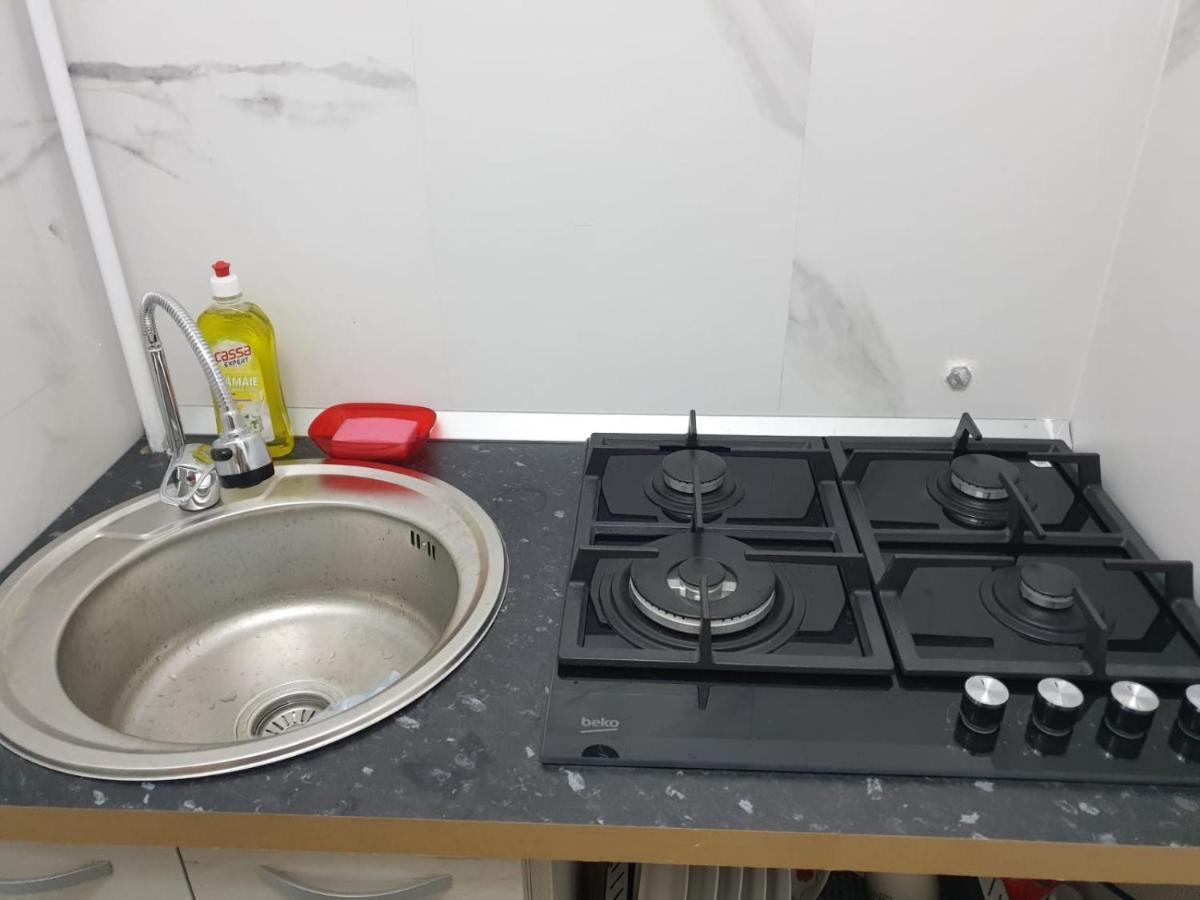 Lucky Apartment Питещ Екстериор снимка