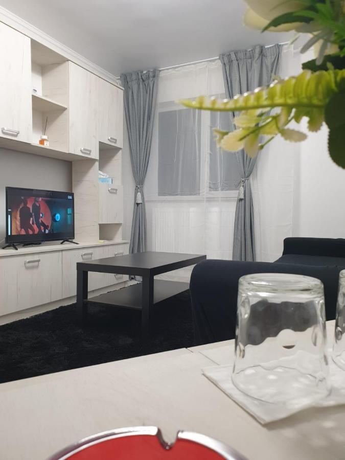Lucky Apartment Питещ Екстериор снимка