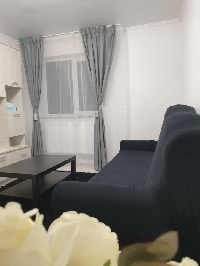 Lucky Apartment Питещ Екстериор снимка