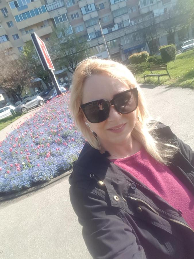Lucky Apartment Питещ Екстериор снимка