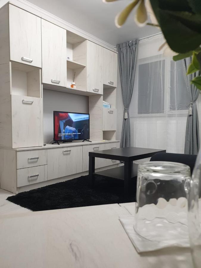 Lucky Apartment Питещ Екстериор снимка