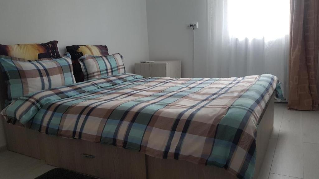 Lucky Apartment Питещ Екстериор снимка